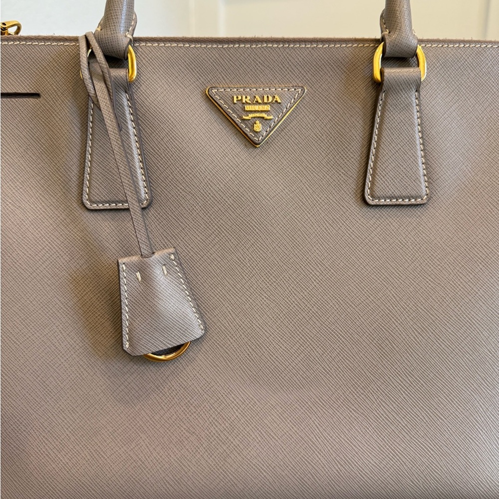 Prada | Large Galleria Saffiano Tote - Picture 5 of 17